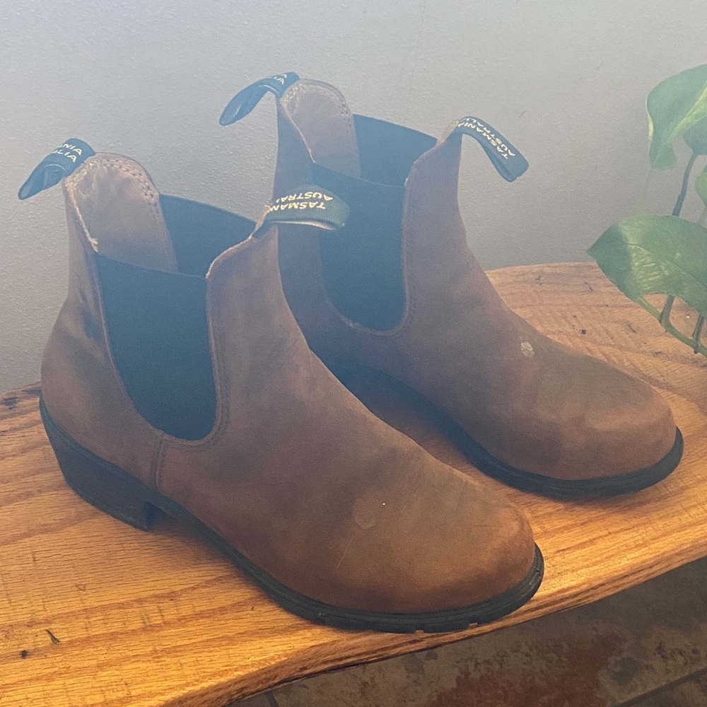Blundstone Brown Chelsea Boots with Black Elastic